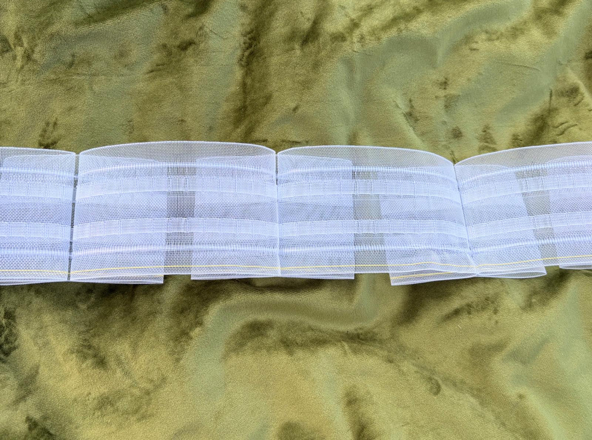 Rejansă transparentă cu pliuri tip fluture